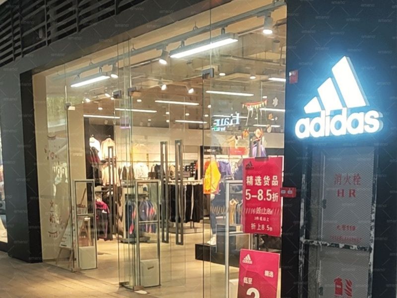 Adidas firminėje parduotuvėje sumontuotas kubinis grožio AM6208 drabužių parduotuvės apsaugos nuo vagystės įrenginys